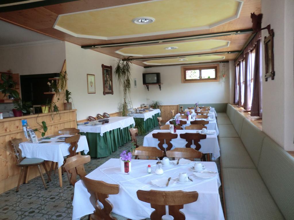 Weisses Roessl Werfen Hotel Buitenkant foto